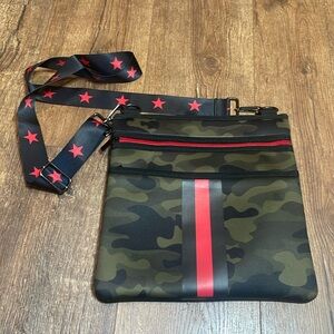 🩸Haute Shore neoprene camo crossbody 11x11 2 pockets with zips, star strap🪖